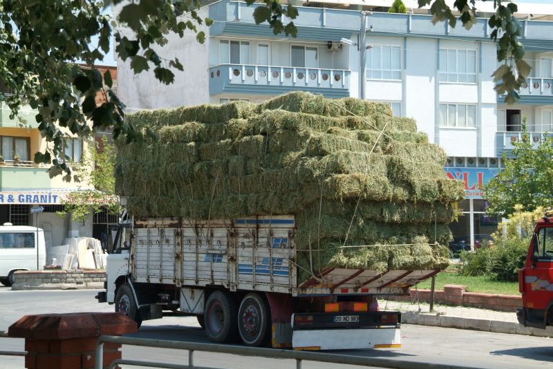 normal beladener Lastwagen  