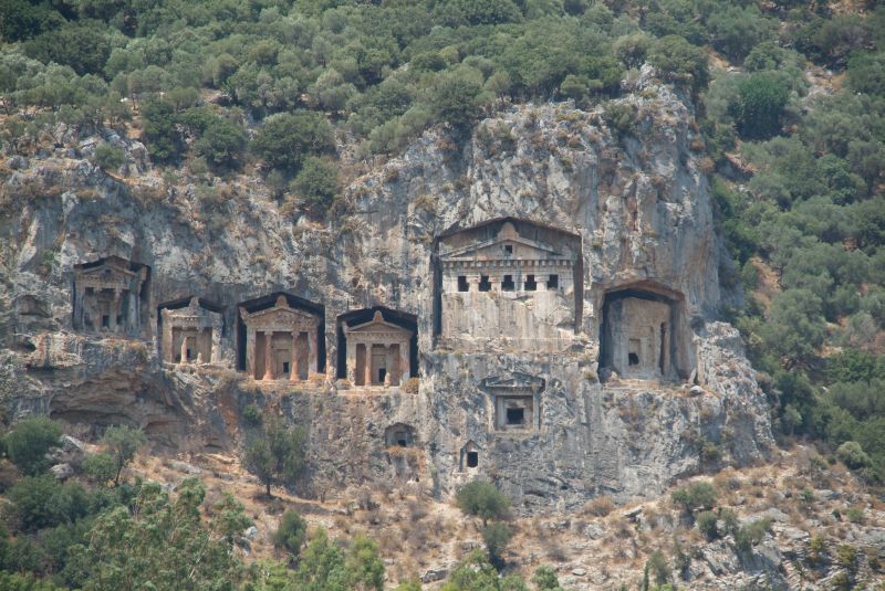 Caunos Felsengräber,
gegenüber von Dalyan