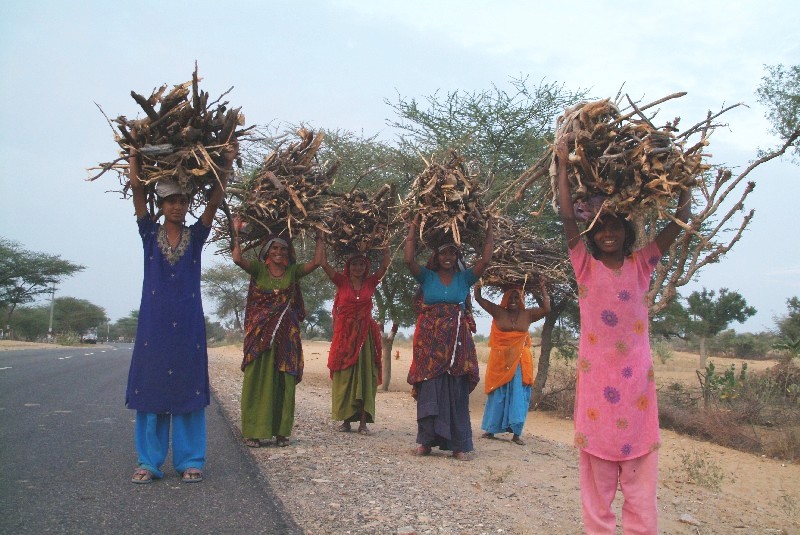 	Indien: beladene Frauen	