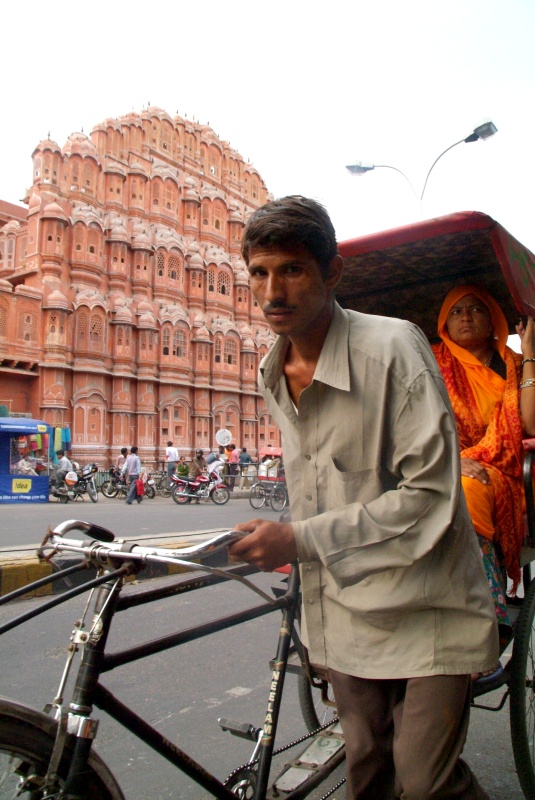 	Indien: Am Hawa Mahal Jaipur der Palast der Winde	