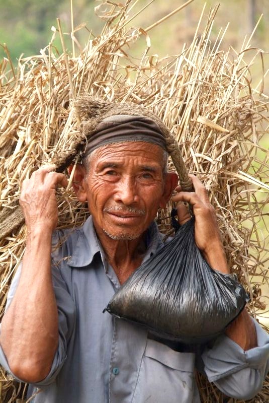 	Nepal: Einheimischer in den Bergen	