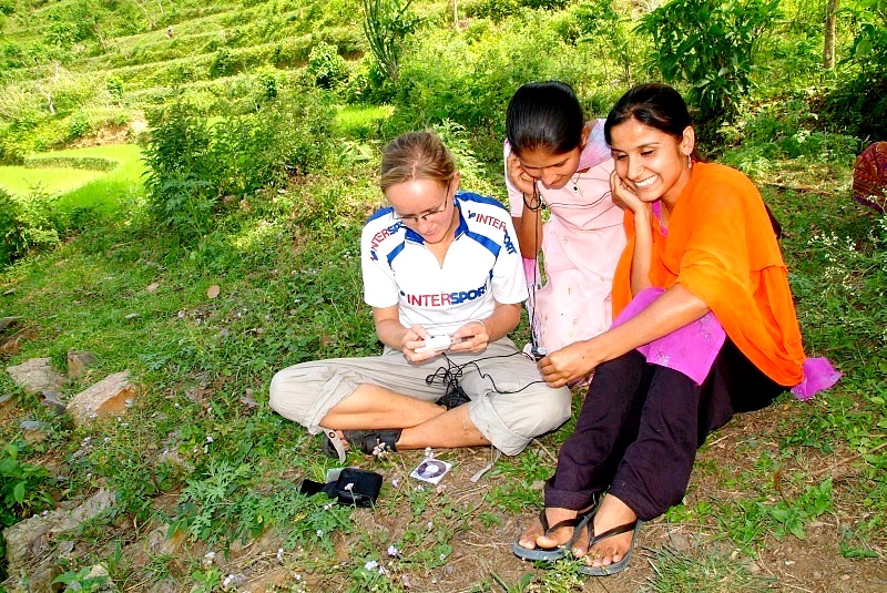 	Nepal: Kurze Verschnaufpause mit einheimischen Frauen	