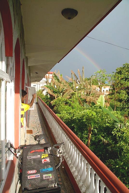 	Nepal: Ein Regenbogen vor unserem Zimmer	