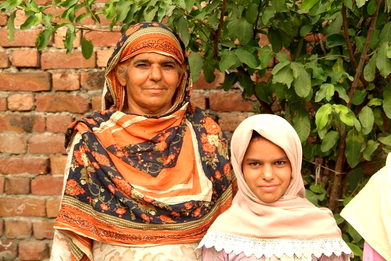 pakistan-frauen-verschleiert