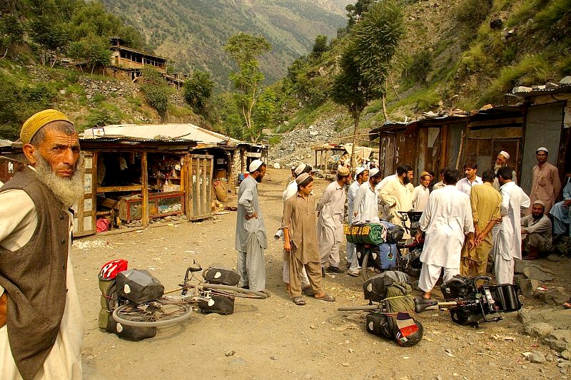 pakistan-karakorum-highway-einheimische-dorf