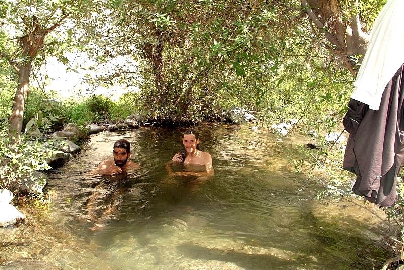 pakistan-karakorum-highway-polizeistation-mit-gekuehltem-schwimmbecken