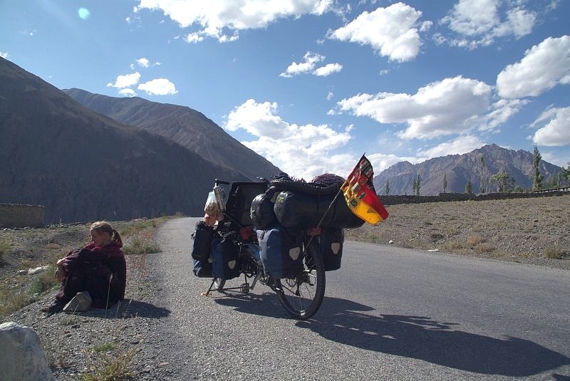 3-17-pakistan-karakorum-highway-pause-am-strassenrand