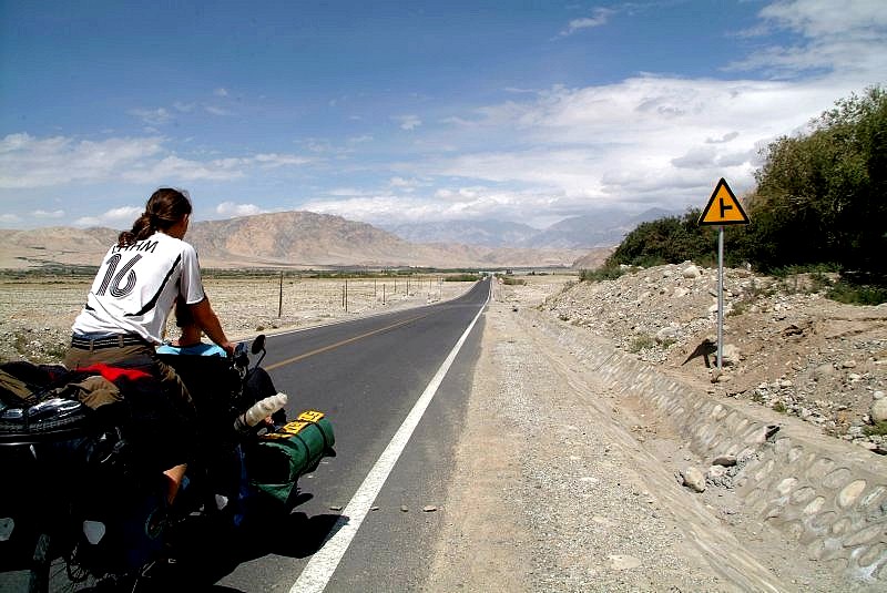 1-07-china-hier-ist-der-karakorum-highway-vor-2007-gerade-neu-angelegt-worden