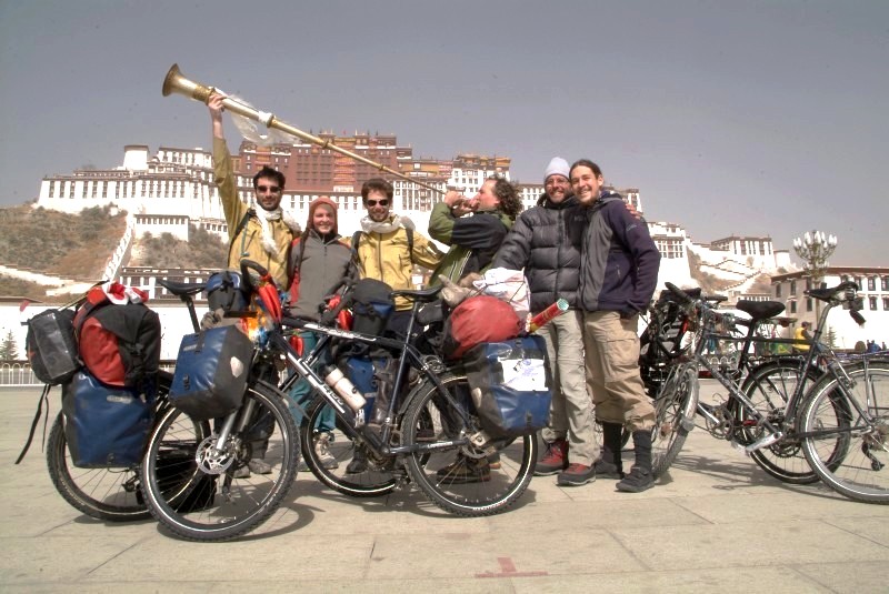 tibet6 010 fernradfahrer treffen am potala palast