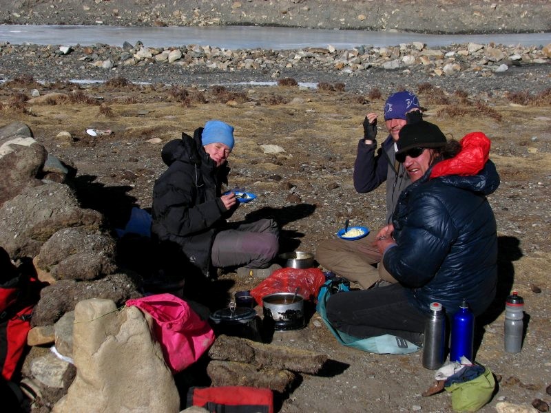 wandern in tibet 013 gemuetliches picknick II.jpg	