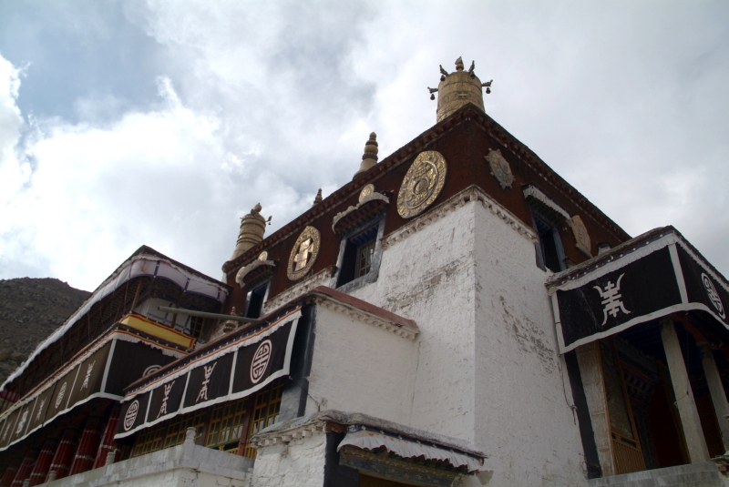 wandern in tibet 030 eines der kleinen kloster rund um lhasa.jpg	