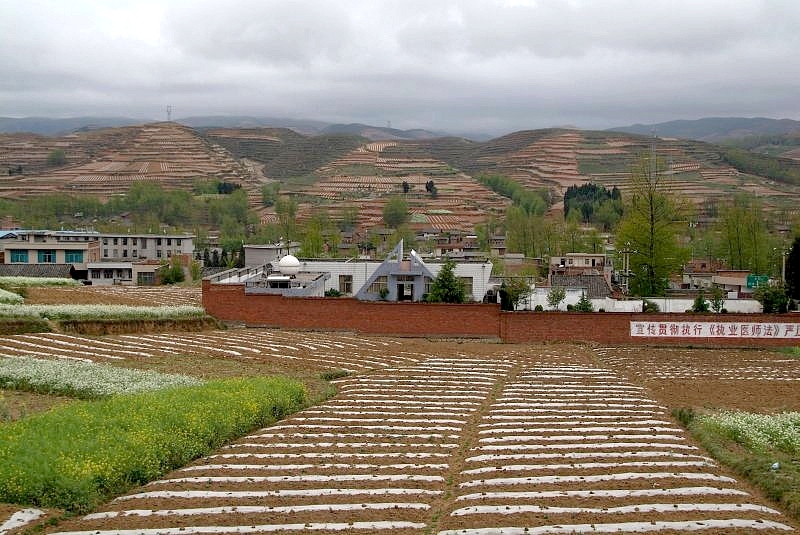 china3 025 ueberall anbau von getreide und gemuese wo es moeglich ist