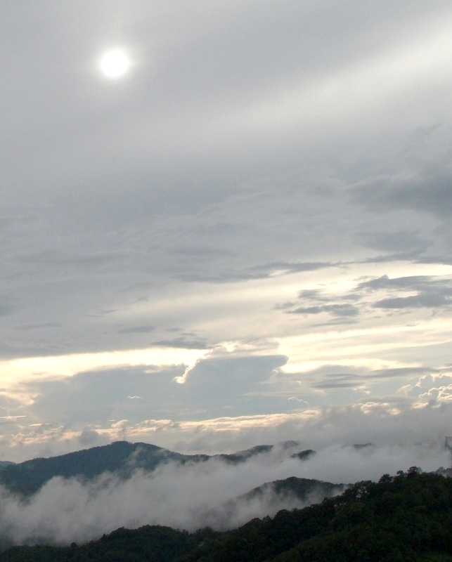 	Yunnan, China: Alles in Wolken	