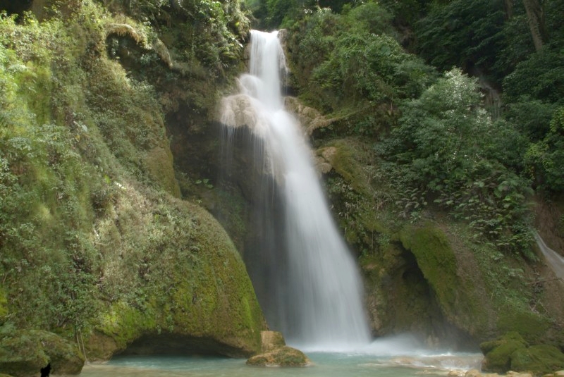 	Laos: Wasserfall bei Louang Prabang	