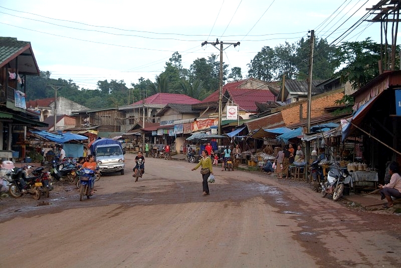 	Laos: Kleiner Ort in Laos	