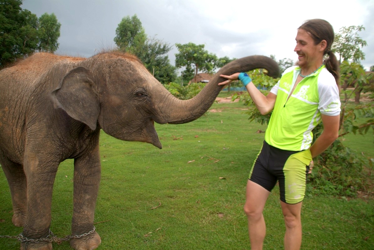 Isan, Thailand: Im Elephantendorf Ban Ta Klang